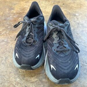 Hoka ARAHI 6 black size 9.5